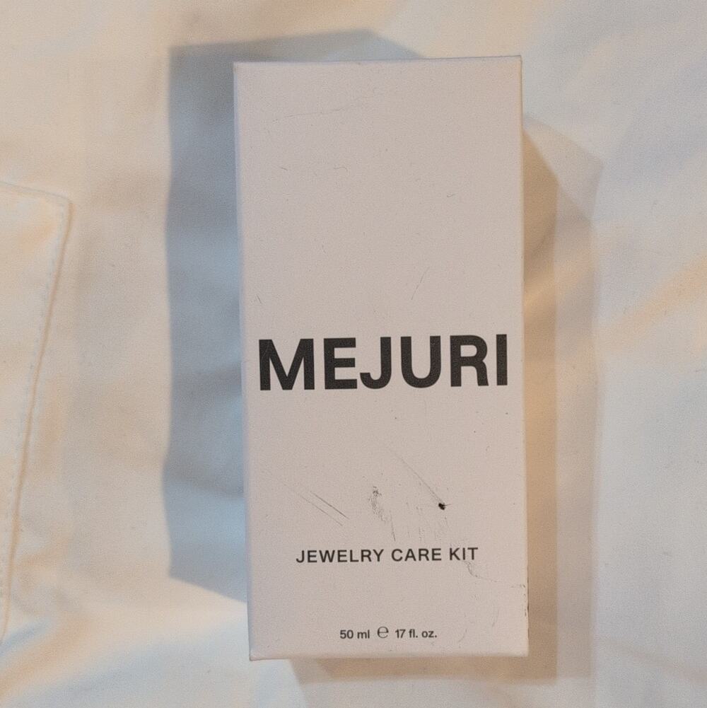 Mejuri Jewelry Cleaning Kit 1.7 fl oz Spray w/ Polishing Cloth & Brush